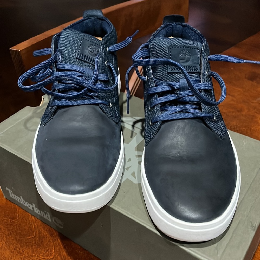 Size 9.5 Timberland Davis mens shoe